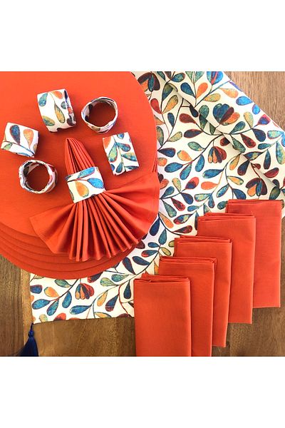 desen izmir American Serve, 6 Plates, 6 Napkins, 6 Napkin Rings and Runner Vintage