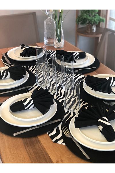 desen izmir American Serve, 6 Plates, 6 Napkins, 6 Napkin Rings and Runner Zebra