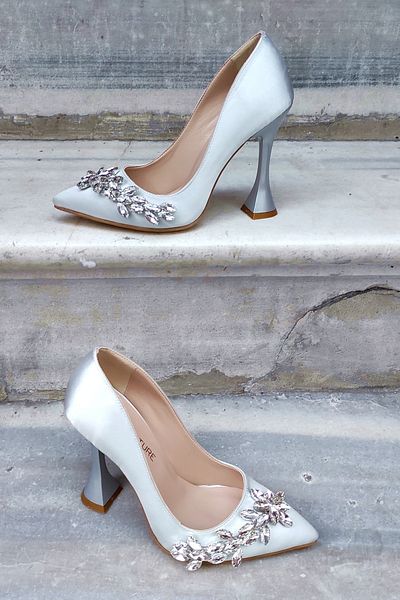 LA CALZATURE Silver Satin 11 Cm Heeled Stiletto Women's Shoes with Waterway Accessories