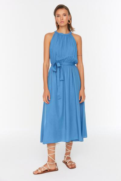 Trendyol Collection Μίντι υφαντό φόρεμα με βισκόζη λαιμόκοψη ζωσμένο με ζώνη TWOSS19EL0155