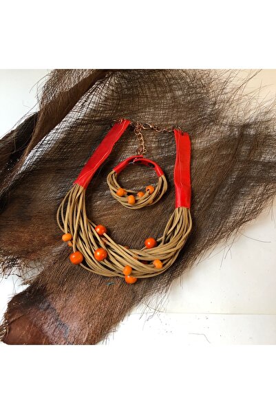 AGG TASARIM بدلة جلدية ملونة بتفاصيل خرز برتقالي