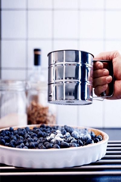 Tilbe Home Stainless Steel Flour Sieve Triggered Practical Pressed Cocoa Sieve Powder Sieve Multi-Purpose Sieve 250 Gr