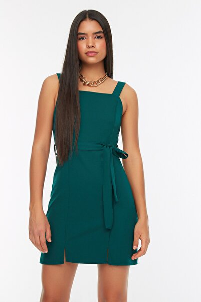 Trendyol Collection Zelený pásek s rovným střihem, rozparkem, čtvercovým výstřihem, mini tkané šaty TWOSS20EL0977