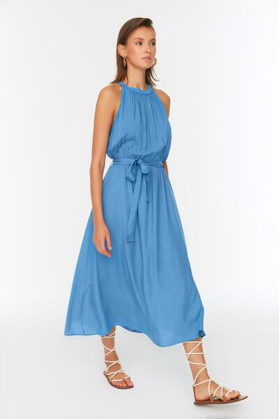 Trendyol Collection Μίντι υφαντό φόρεμα με βισκόζη λαιμόκοψη ζωσμένο με ζώνη TWOSS19EL0155