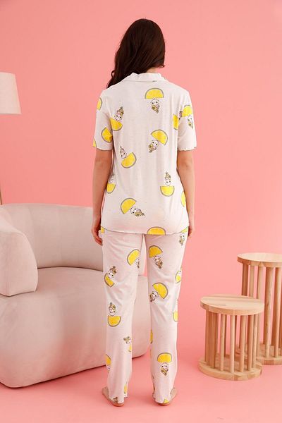 Sevim 13762 Set de pijamale bej cu mânecă scurtă, cu nasturi în față, cu pisică