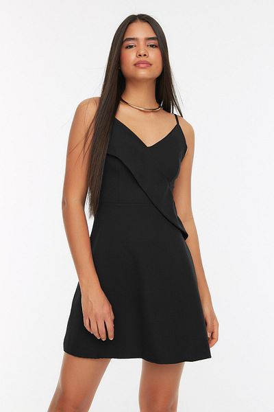 Trendyol Collection Černé áčkové ramínka s výstřihem do V Poskakující mini tkané šaty TWOSS20EL1123
