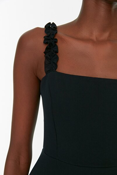 Trendyol Collection Detailní mini tkané šaty s černým čtvercovým límcem ve tvaru A TWOSS22EL2175