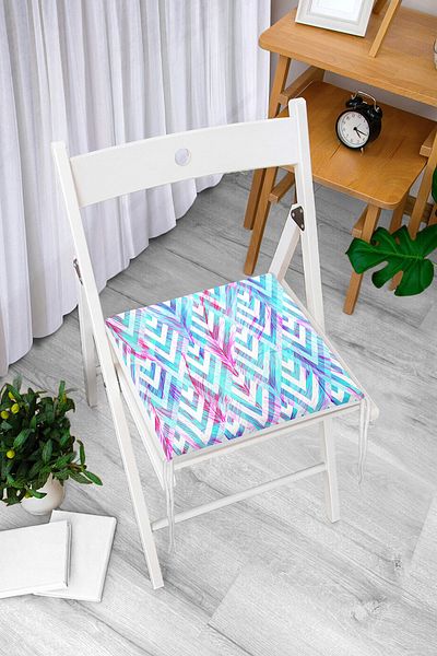 Realhomes Modern Zippered Chair Cushion with Feather Pattern on Geometric Floor