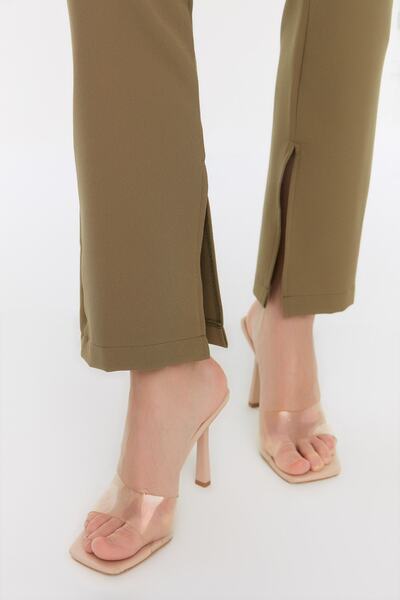 Trendyol Collection Lehké khaki flare tkané kalhoty s vysokým pasem TWOAW22PL0243