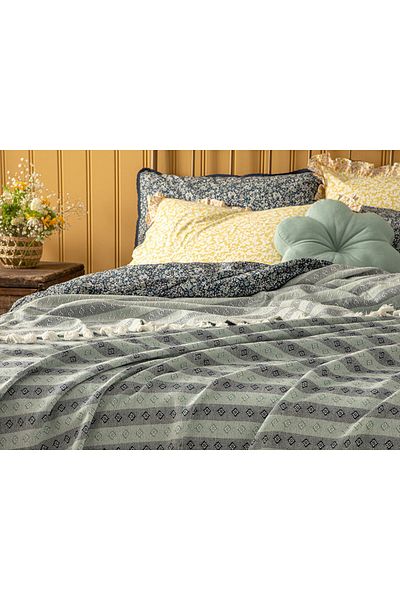 English Home Тъкана единична покривка за легло Belle 160x240 см, тъмносиня – Celedon