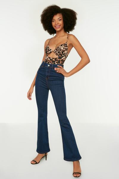 Trendyol Collection Темно-сині джинси кльош з високою талією TWOSS21JE0443