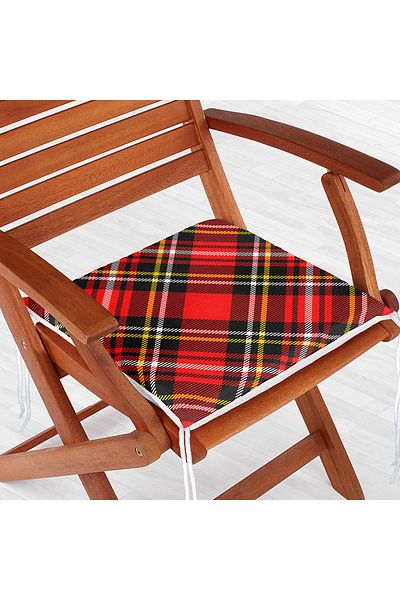 Realhomes Plaid Patterned Zippered Chair Cushion with Red Background