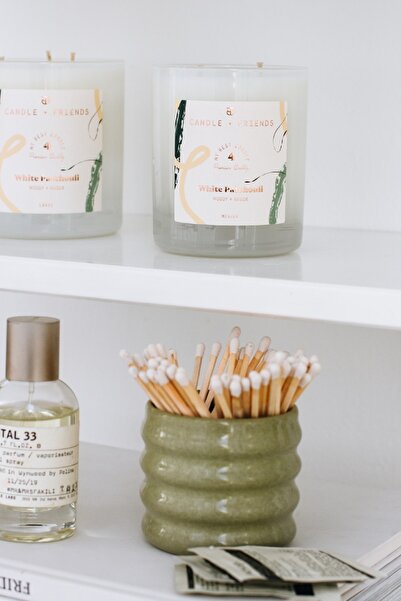 Candle and Friends No.4 White Patchouli Medium Cam Mum