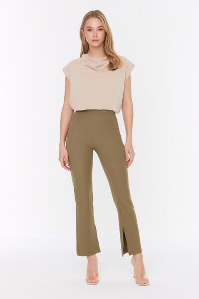 Trendyol Collection Lehké khaki flare tkané kalhoty s vysokým pasem TWOAW22PL0243