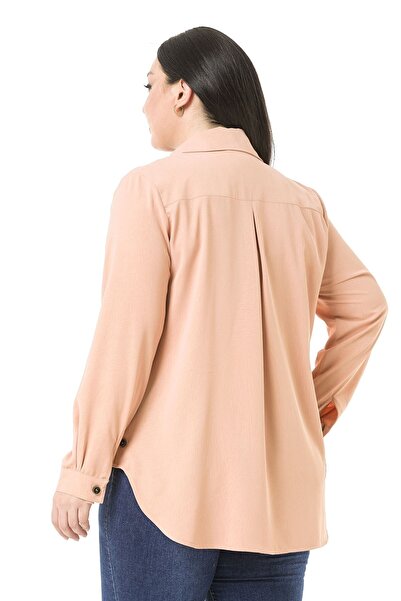 DISENTIS MODEST Buzunar din piele de dimensiuni mari, cu clapă laterală, detaliu nasturi care se deschid, cu spatele lung, cămașă somon