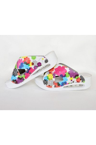 Nur Ortopedi Colorful Patterned Flowers Slippers