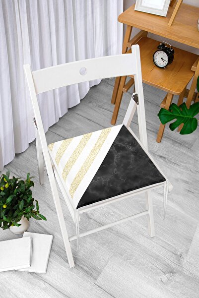 Realhomes Bela pozadina sa detaljima od crnog mermera i zlatnim horizontalnim...