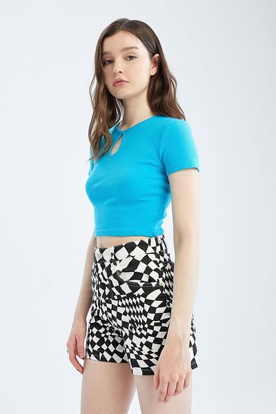 DeFacto Cool Crew Neck Low-cut Front Basic Short Sleeve Crop Top