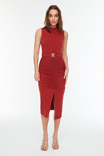 Trendyol Collection Dopasowana draperia bez rękawów z kafelkami Szczegółowa sukienka midi z paskiem Elastyczna dzianinowa sukienka ołówkowa TWOSS22EL0756