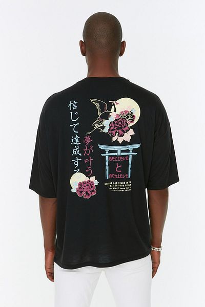 Trendyol Collection Bavlněné tričko s mystickým textem, černé oversize – TMNSS22TS0484