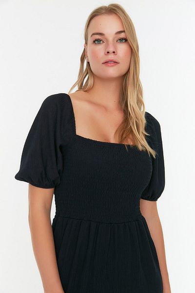 Trendyol Collection Námořnické modré midi pletené šaty – elastické, skater límec, čtvercový límec a balonový rukáv detail TWOSS22EL1088