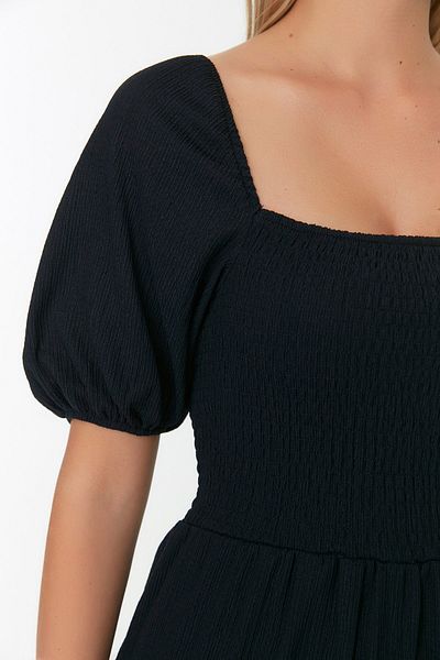 Trendyol Collection Námořnické modré midi pletené šaty – elastické, skater límec, čtvercový límec a balonový rukáv detail TWOSS22EL1088