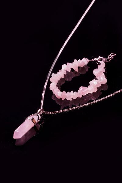 Taşmeran Pembe Kuvars Kırık Doğal Taş Bileklik Ve Doğal Taş Çivi Kolye Seti Tky0244