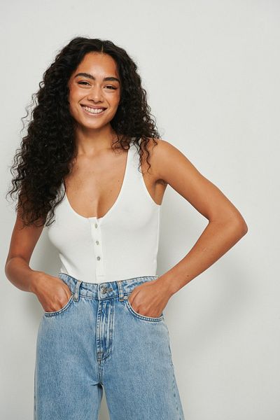 NA-KD Body - Weiß - Regular Fit