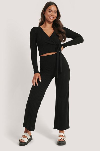 NA-KD Gerippte Hose mit hoher Taille – Schwarz