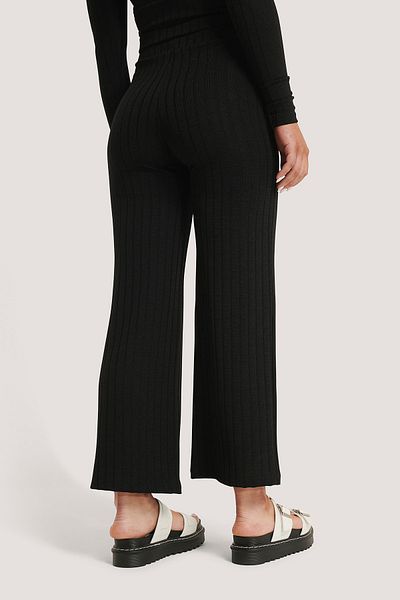 NA-KD Gerippte Hose mit hoher Taille – Schwarz