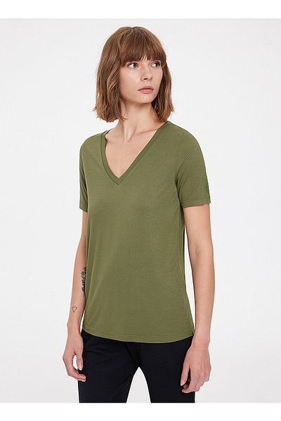 WESTMARK LONDON Tricou kaki cu decolteu în V din viscoză ecologică Ecovero West Mark London pentru femei