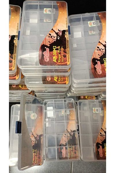 Alice Plastic Plectrums Box with 9 Compartments and Lock Lid and 5 Plectrums Gift