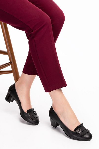 Akgün Terlik Pantofi cu toc elegant din piele naturală neagră