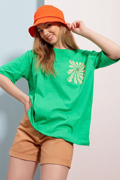 Trend Alaçatı Stili Grünes Oversize-T-Shirt für Damen aus 100 % Baumwolle mit Rundhalsausschnitt vorne und hinten, Flockdruck ALC-X7978