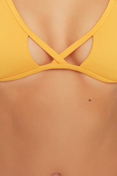 Trendyol Collection Σετ μπικίνι με πορτοκαλί κορδόνια με λεπτομέρειες TBESS22BT0026