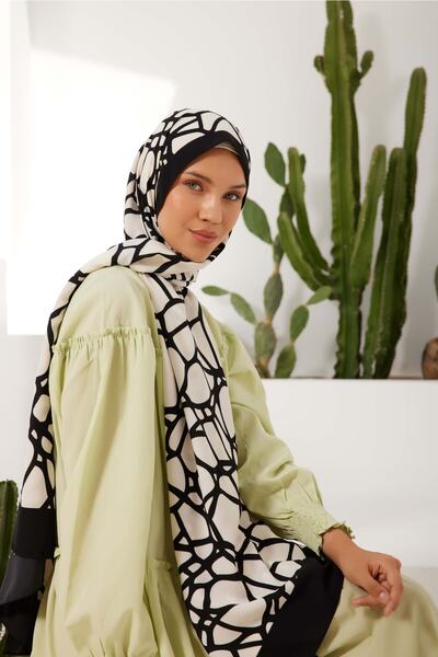 Julia Lauren شال نسائي من حرير المدينة المنورة بنمط اللبلاب أسود - أبيض