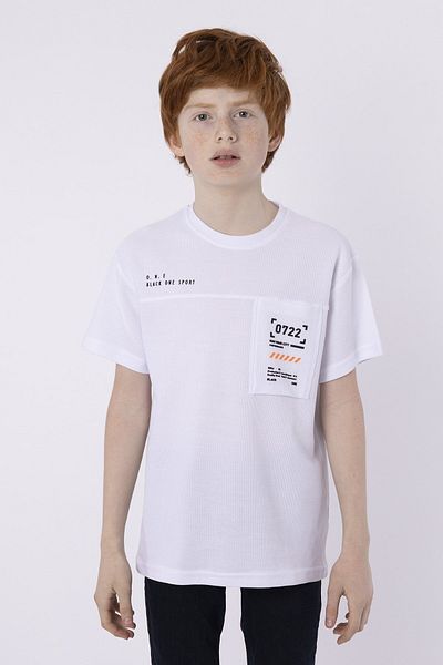 Black One Ανδρικό καλοκαιρινό μπλουζάκι με λαιμόκοψη από 100% βαμβακερό οικολογικό ύφασμα με εμπριμέ λεπτομέρεια τσέπης