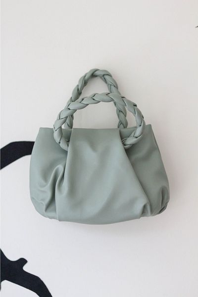 Moom Bag Γυναικεία τσάντα ώμου με πράσινη πλεκτή λαβή από μαλακό δέρμα