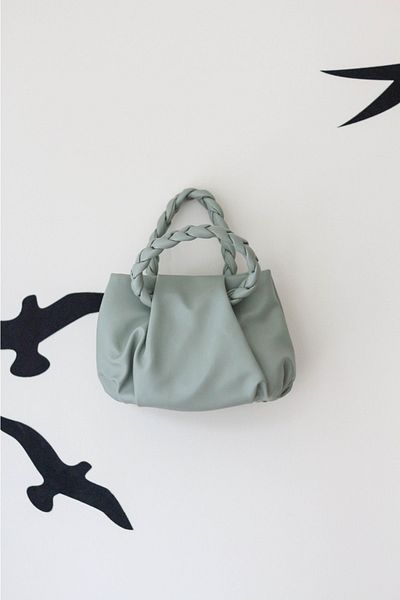 Moom Bag Γυναικεία τσάντα ώμου με πράσινη πλεκτή λαβή από μαλακό δέρμα