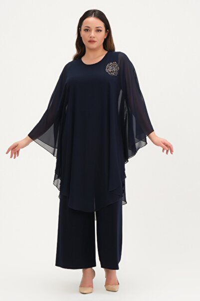 Oktay Broş Taşlı Lacivert Renk Şifon Büyük Beden Tulum