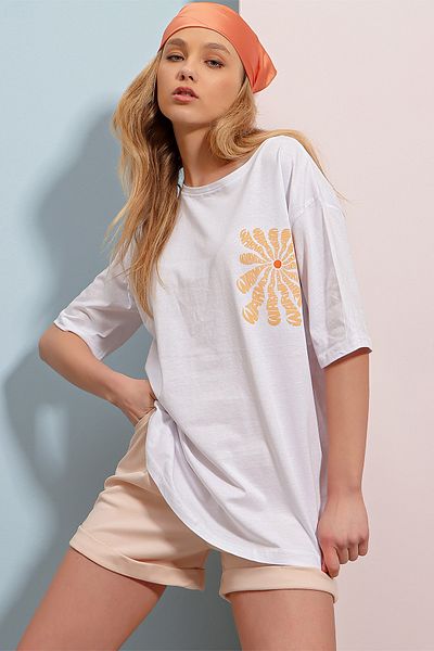 Trend Alaçatı Stili Tricou supradimensionat, alb, cu gâtul turnat, în față și în spate, 100% bumbac, imprimat ALC-X7978