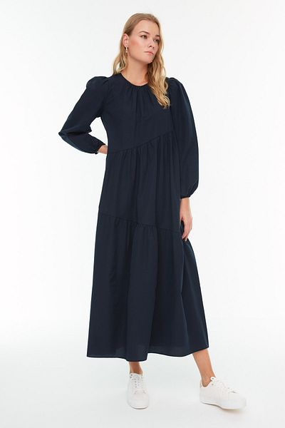 Trendyol Modest Marineblaues, gewebtes Baumwollkleid mit weitem Schnitt und Raffung TCTSS21EL3470