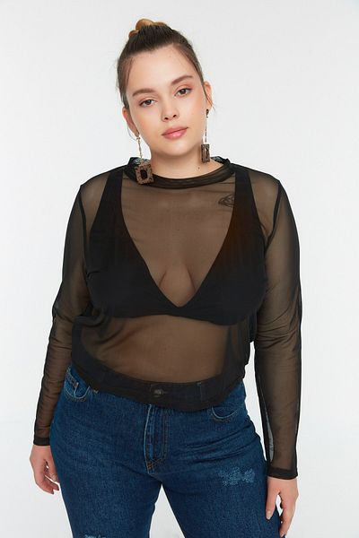 Trendyol Curve Schwarze gestrickte bauchfreie Bluse aus Tüll TBSSS22BZ00017