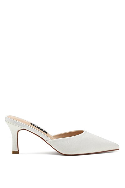 Nine West شبشب بكعب نسائي من Vova 2fx باللون الأبيض الفاتح