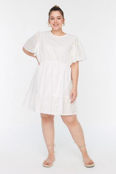 Trendyol Curve Rochie albă țesătă cu mâneci brodate TBBSS22EL2625