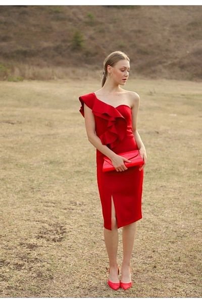 lovebox Εύκαμπτο ύφασμα με βολάν με έναν ώμο και λεπτομέρεια σχισμής κόκκινο μίνι φόρεμα 019