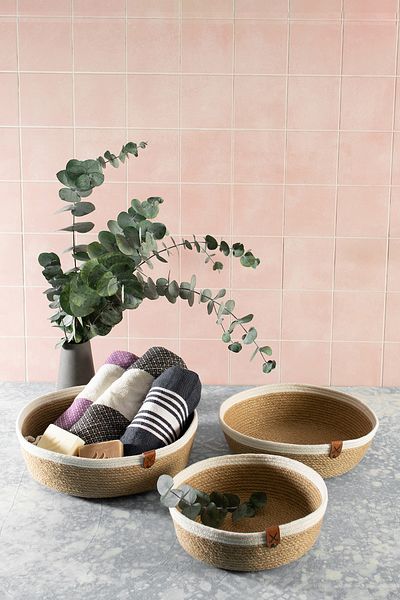 Homever Комплект от 3 кръгли кошници от юта с бели райета - декоративни за баня и кухня