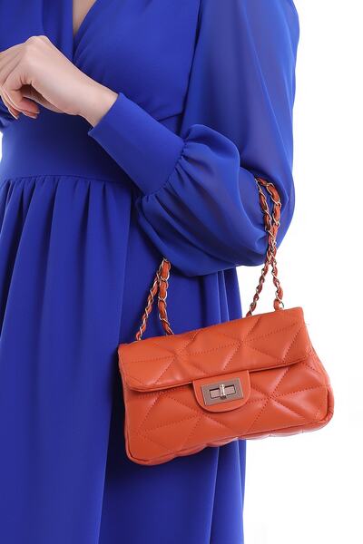 Bagzone Жіноча помаранчева в'язана сумка з ланцюжком, вишивка, замок