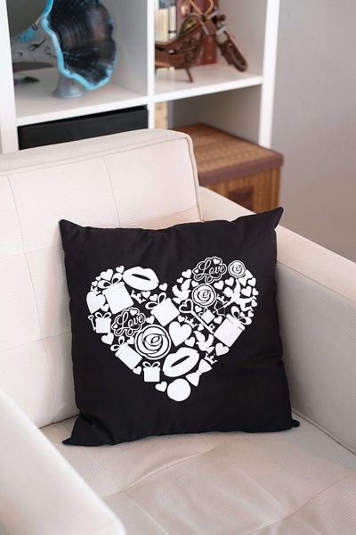 Ephemeris Metis Textile Cotton 40x40cm Silicone Filled Printed Throw Pillow - Patterned Heart