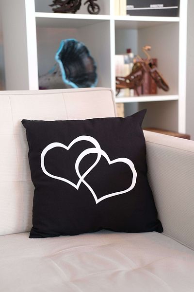 Ephemeris Metis Textile Cotton 40x40cm Silicone Filled Printed Throw Pillow - Two Hearts